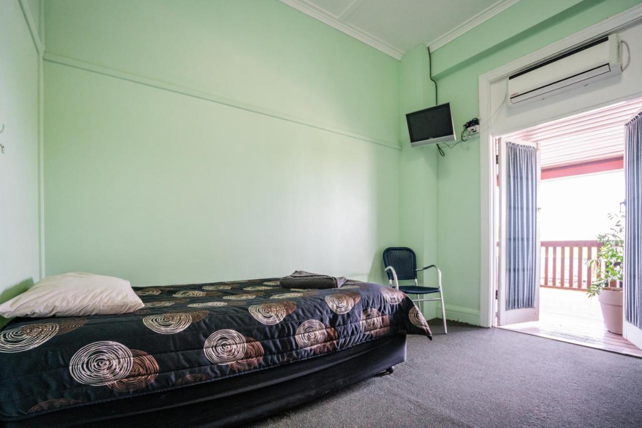 Commercial Hotel Clermont エクステリア 写真