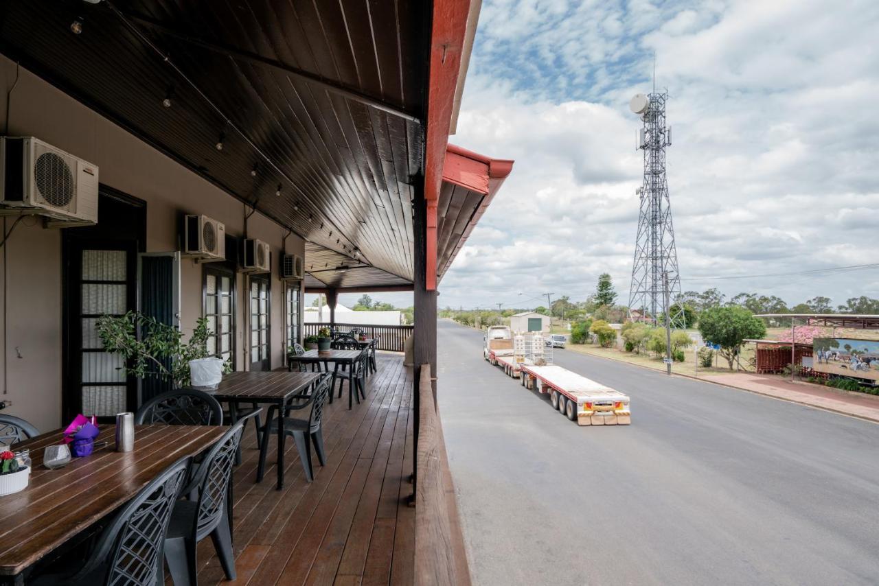 Commercial Hotel Clermont エクステリア 写真