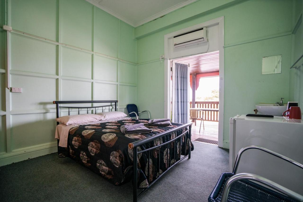 Commercial Hotel Clermont エクステリア 写真