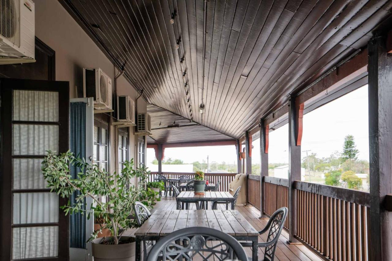 Commercial Hotel Clermont エクステリア 写真